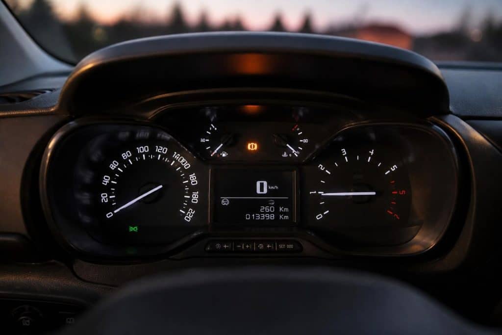 découvrez la signification du voyant orange sur le tableau de bord de votre citroën c3 et les solutions pour y remédier rapidement et en toute sécurité.