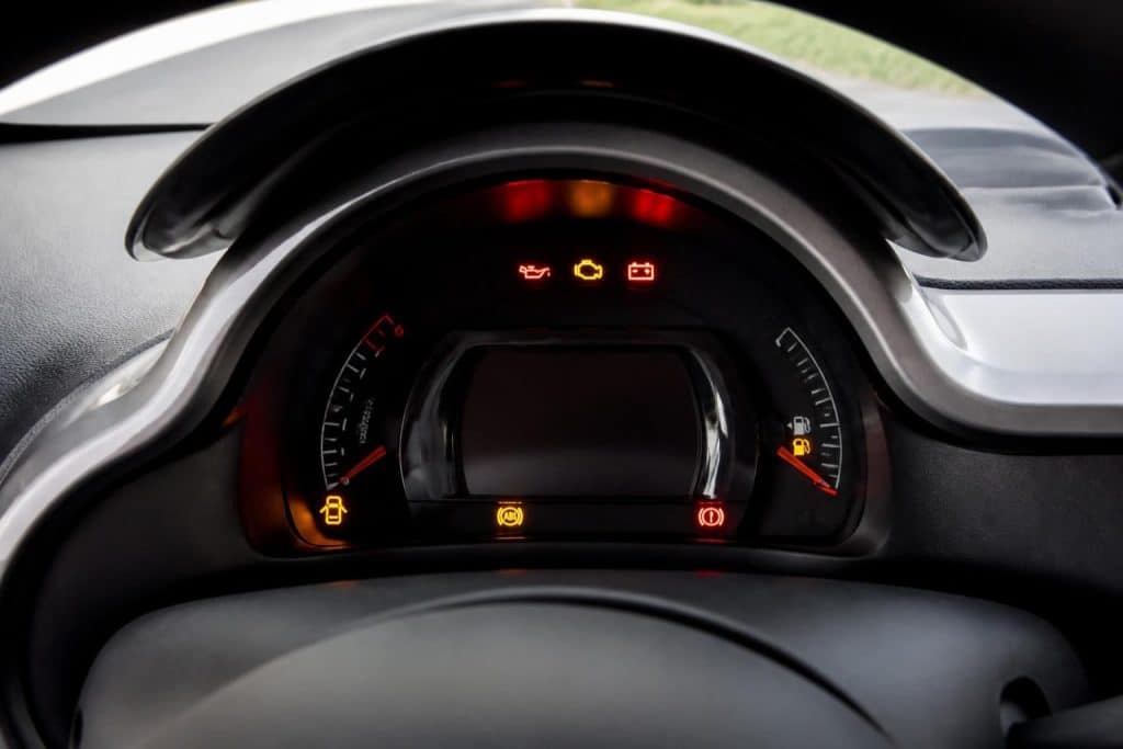 découvrez la signification des voyants du tableau de bord de votre twingo 3 et apprenez des solutions rapides pour chaque alerte afin d'assurer la sécurité et le bon fonctionnement de votre véhicule.