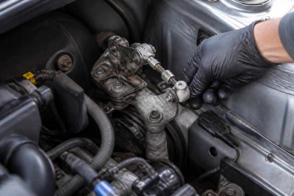 guide complet pour le démontage de la tringlerie de la boîte de vitesse d'une peugeot 206, avec des instructions étape par étape faciles à suivre.