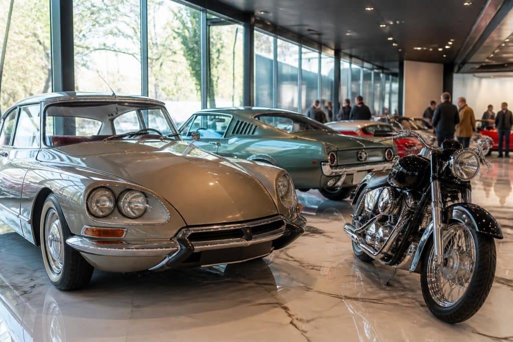 découvrez les anciennes.com, la plateforme idéale pour acheter et vendre des voitures et motos de collection. participez à nos enchères en ligne et trouvez des véhicules d'exception.