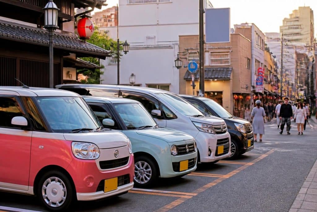 découvrez tout sur les kei-cars, ces mini-voitures japonaises légères, leur histoire, avantages, modèles populaires et réglementation.
